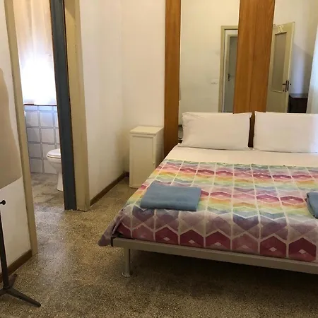 Venice Airport Bed 5*